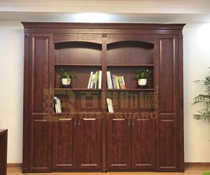 &nbsp; &nbsp; 我們可以發(fā)現(xiàn)，近年來(lái)，密室開(kāi)始陸續(xù)進(jìn)入高生活品質(zhì)的家庭。這主要得益于密室安全避險(xiǎn)的功能，成為戶(hù)主生命和財(cái)產(chǎn)安全的重要保障。&nbsp;智能安防系統(tǒng)，讓密室更安全更可靠&nbsp; &nbsp; &nbsp; 隨著技術(shù)的發(fā)展，密室設(shè)計(jì)過(guò)程中融入智能安防系統(tǒng)，密室中的安全系統(tǒng)將與家庭中閉路電視監(jiān)控系統(tǒng)、防盜報(bào)警系統(tǒng)、周界防范系統(tǒng)、門(mén)禁系統(tǒng)、保安巡更系統(tǒng)結(jié)合，一旦有非法入侵行為便可及時(shí)報(bào)警并掌握危險(xiǎn)位置，為整個(gè)住宅和戶(hù)主的人身安全保駕護(hù)航。近年來(lái)，即便是豪宅區(qū)內(nèi)安防設(shè)施比較齊全，但據(jù)調(diào)查顯示，目前入室盜竊案件占刑事…